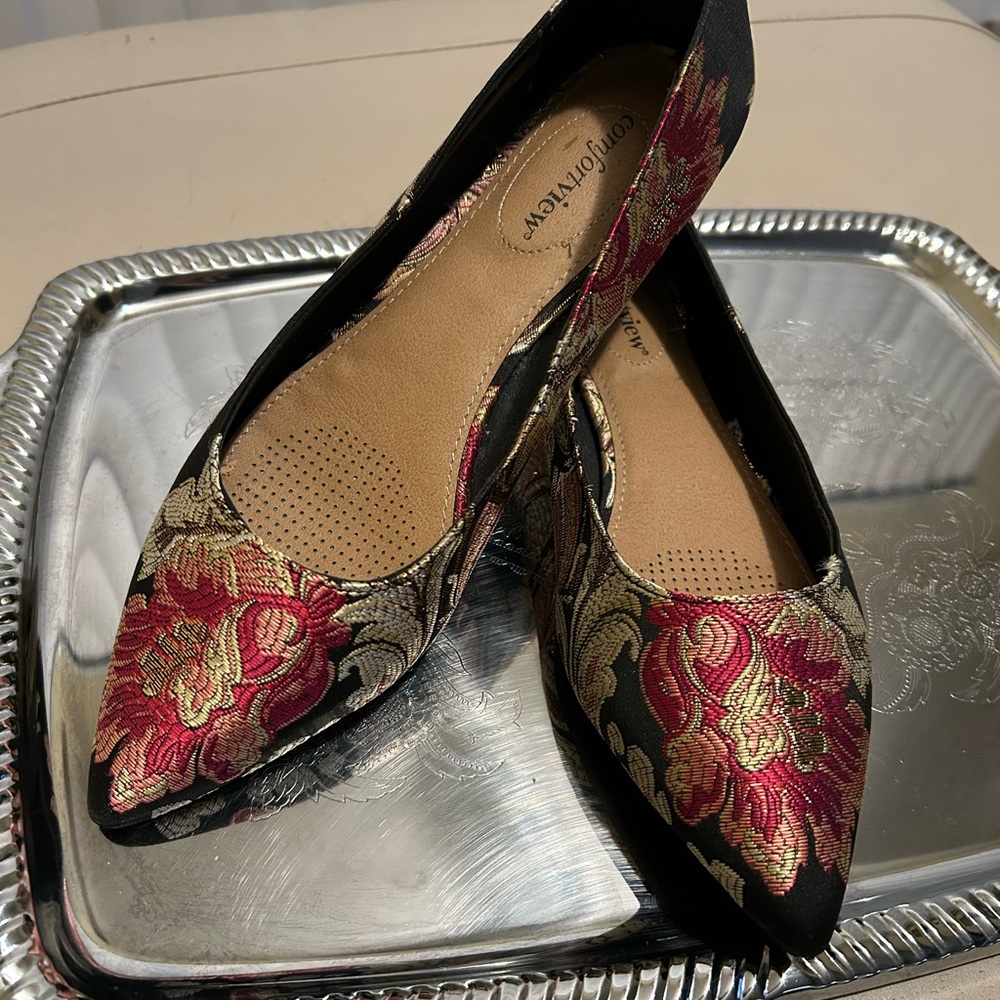 Comfortview Floral Embroidered Women's Flats 9 1/2